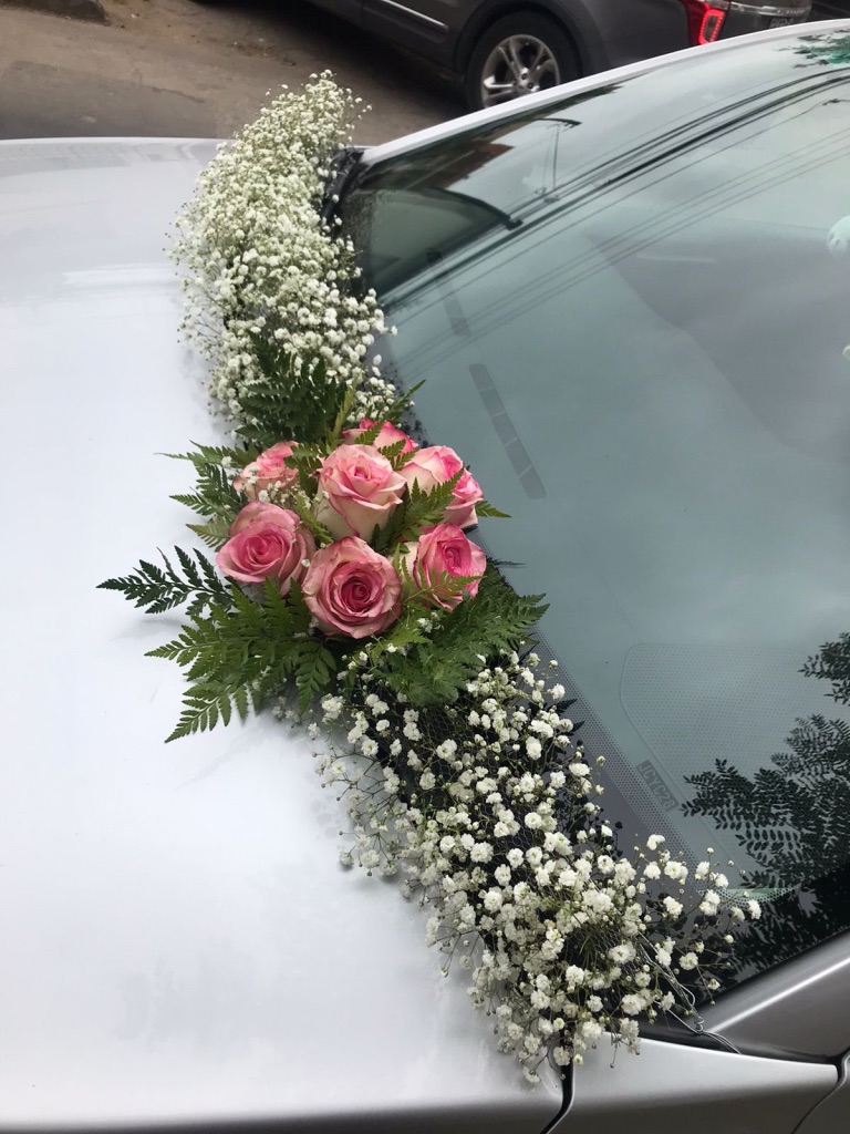 Decoración de auto de novios